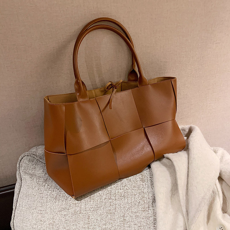 Iscah Tote Bag in Brown