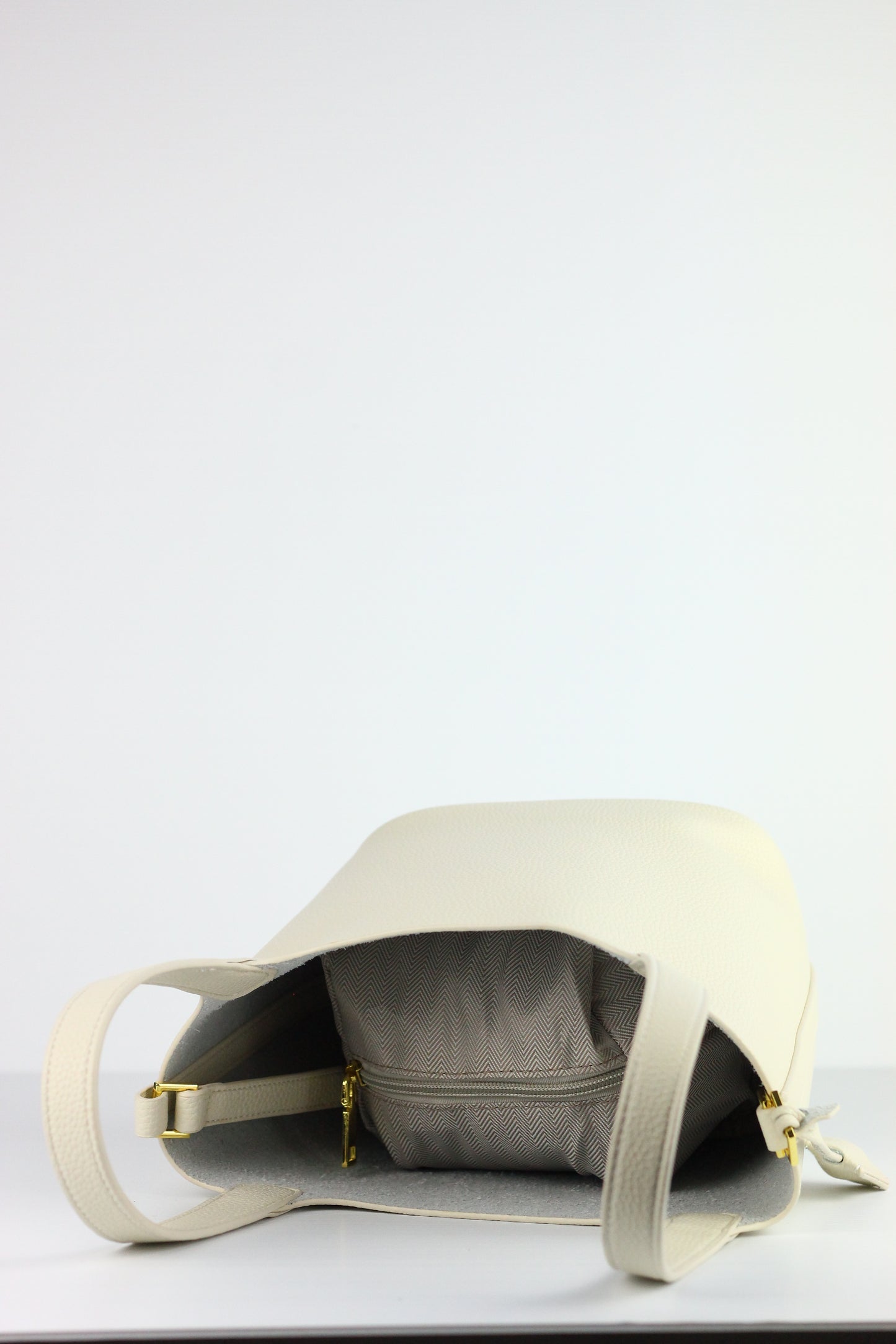 Gabrielle Bucket Bag in Rice White