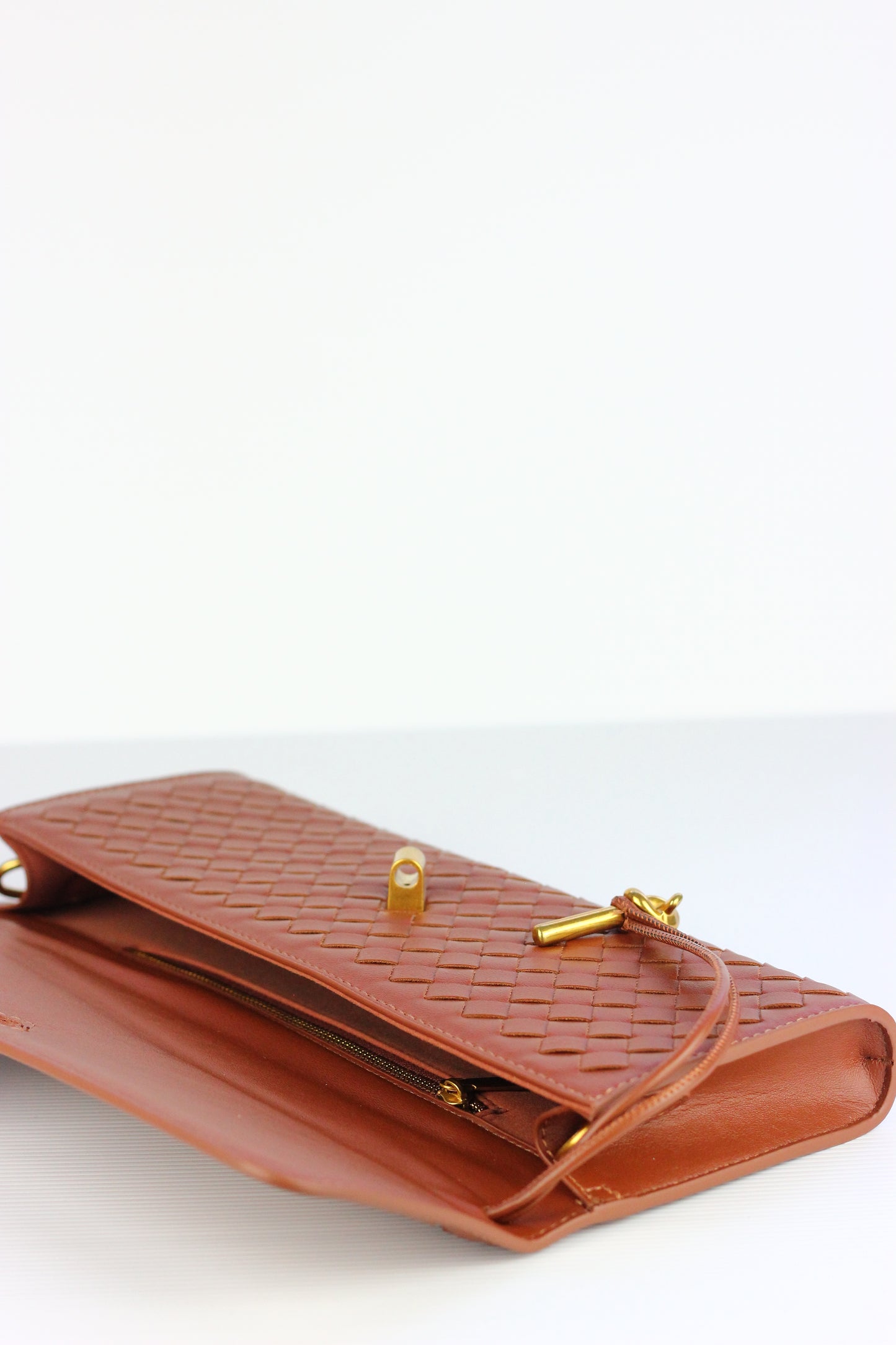 BEATRICE Weaved Clutch Bag in Brown