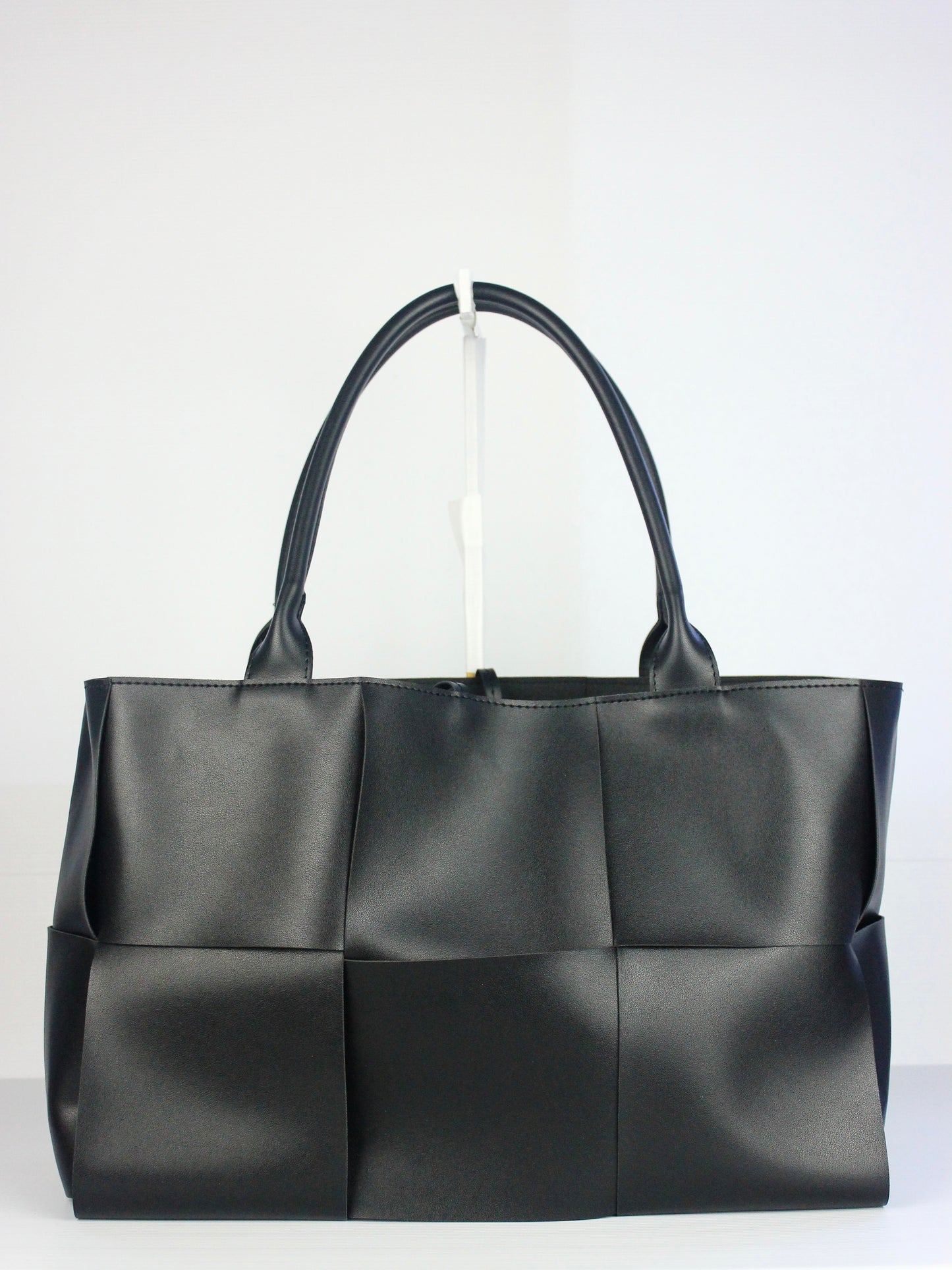 NEW! Iscah Tote Bag in Black