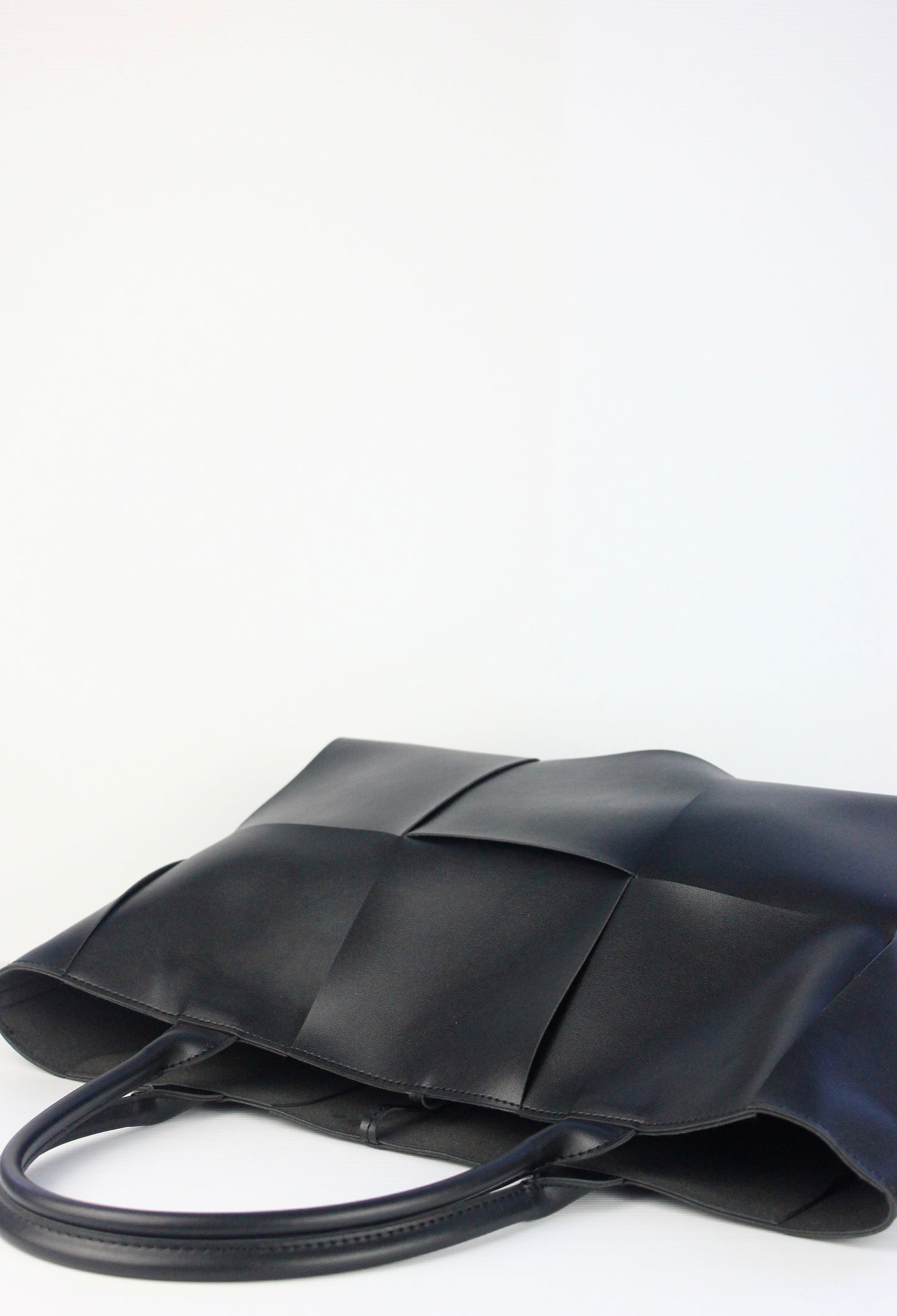 NEW! Iscah Tote Bag in Black