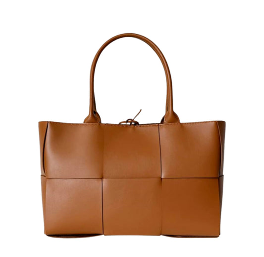 Iscah Tote Bag in Brown