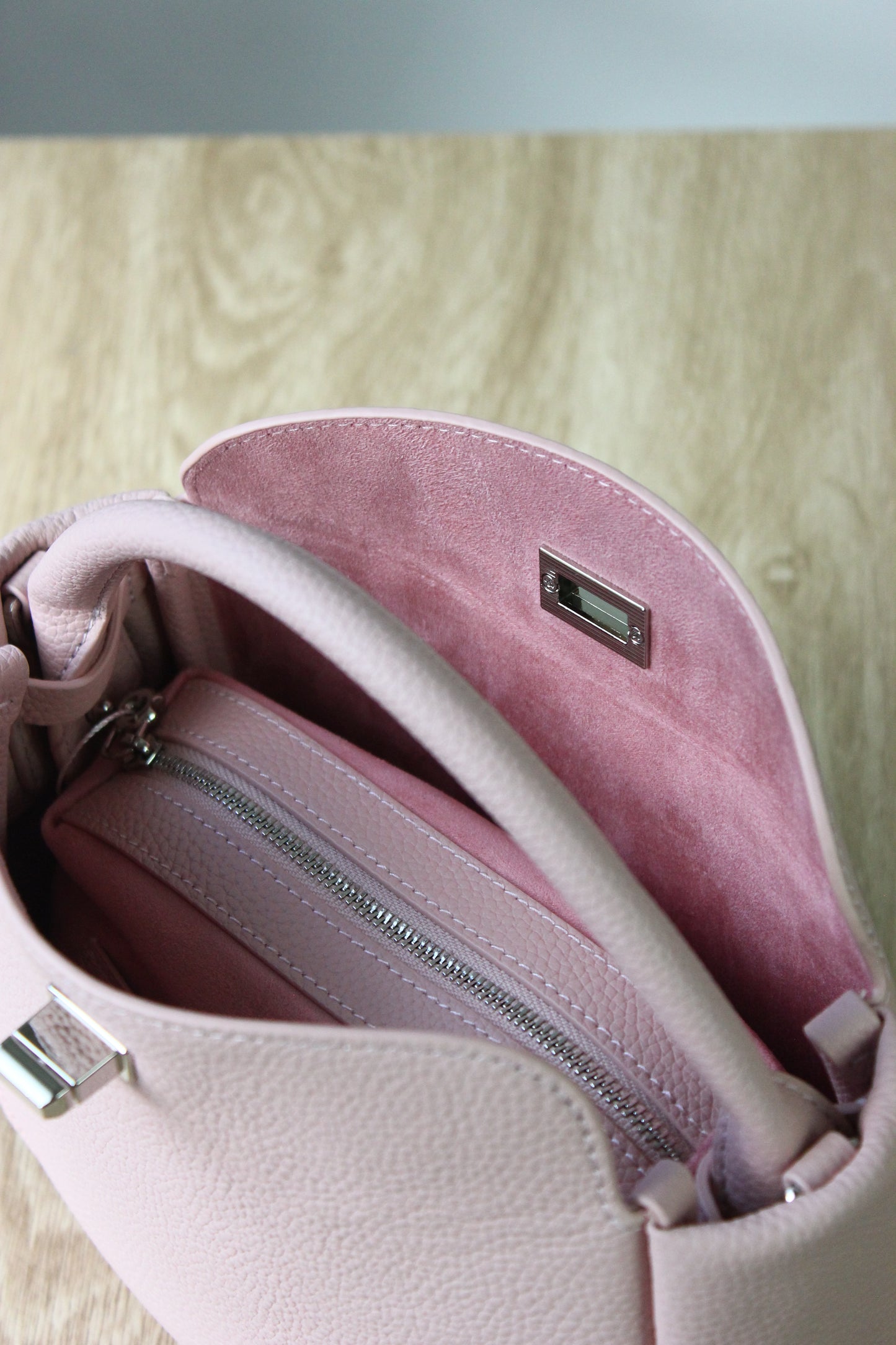 Holly Genuine Leather Bag in Pink