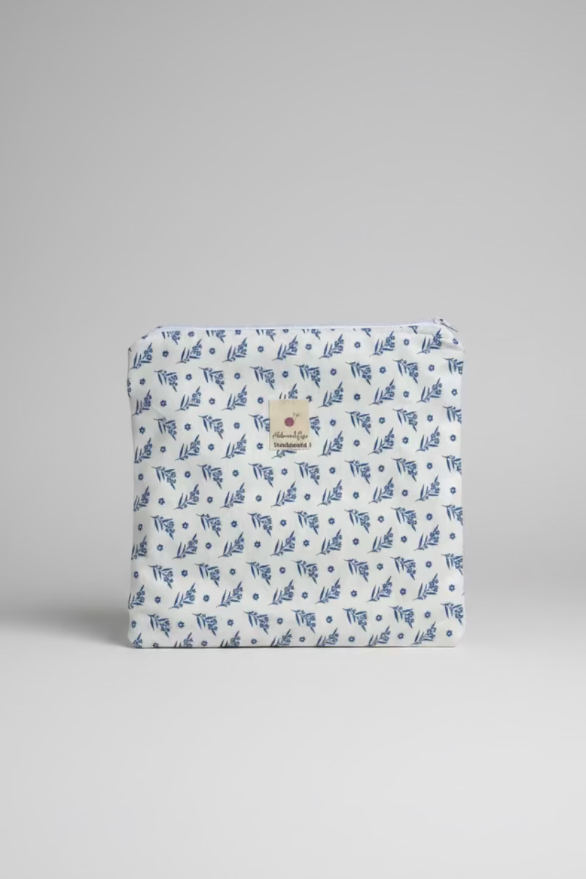 Medium Flat  Zipped Pouch in Blue Floral