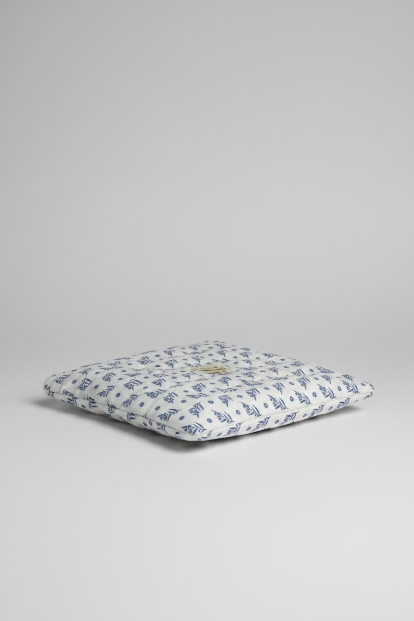 Medium Flat  Zipped Pouch in Blue Floral