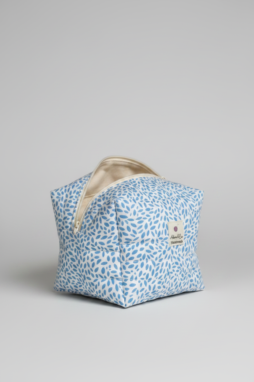 Medium Boxy Quilted Pouch in Dainty Blue Leaf