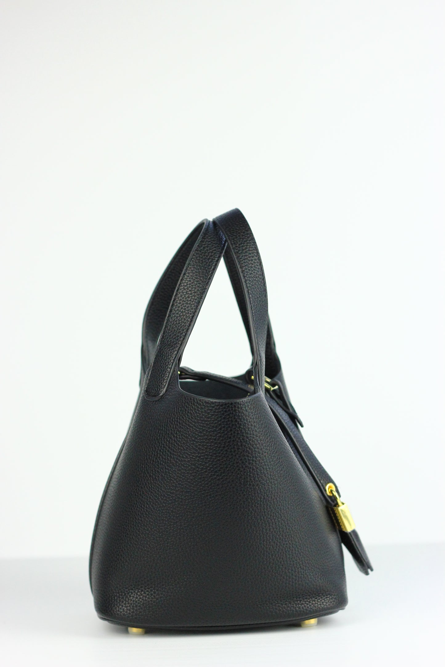 Gabrielle Bucket Bag in Black