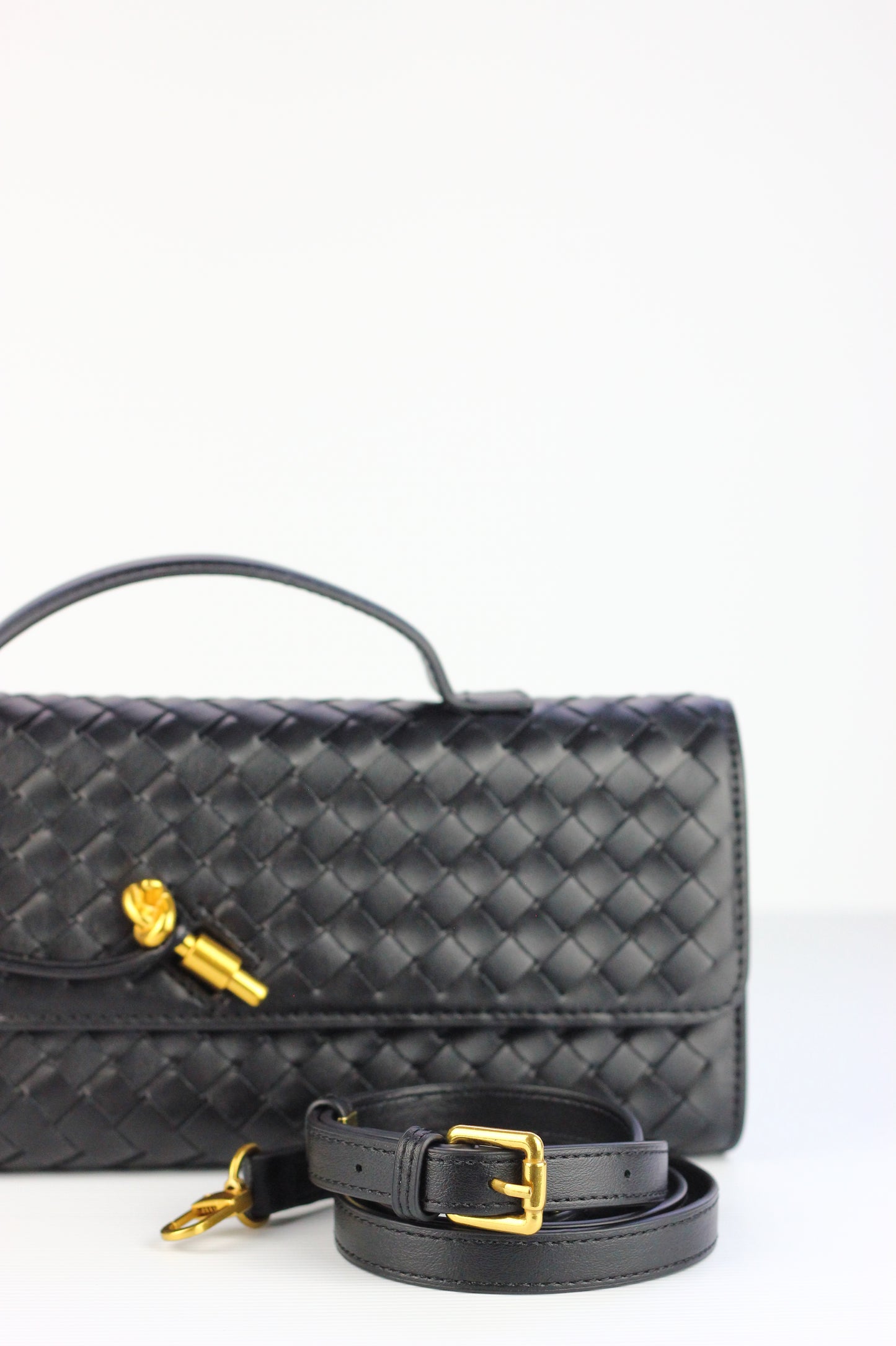 BEATRICE Weaved Clutch in Black