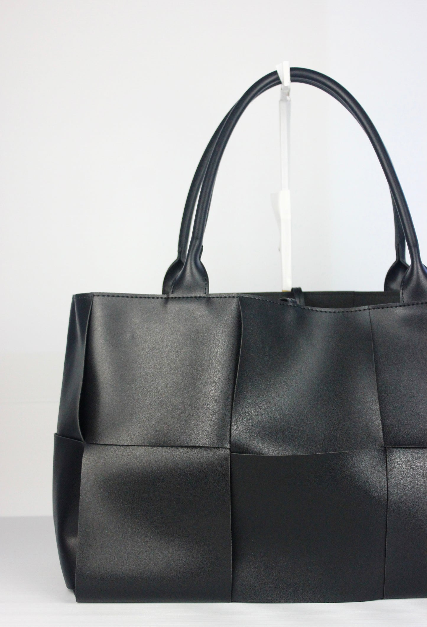 NEW! Iscah Tote Bag in Black