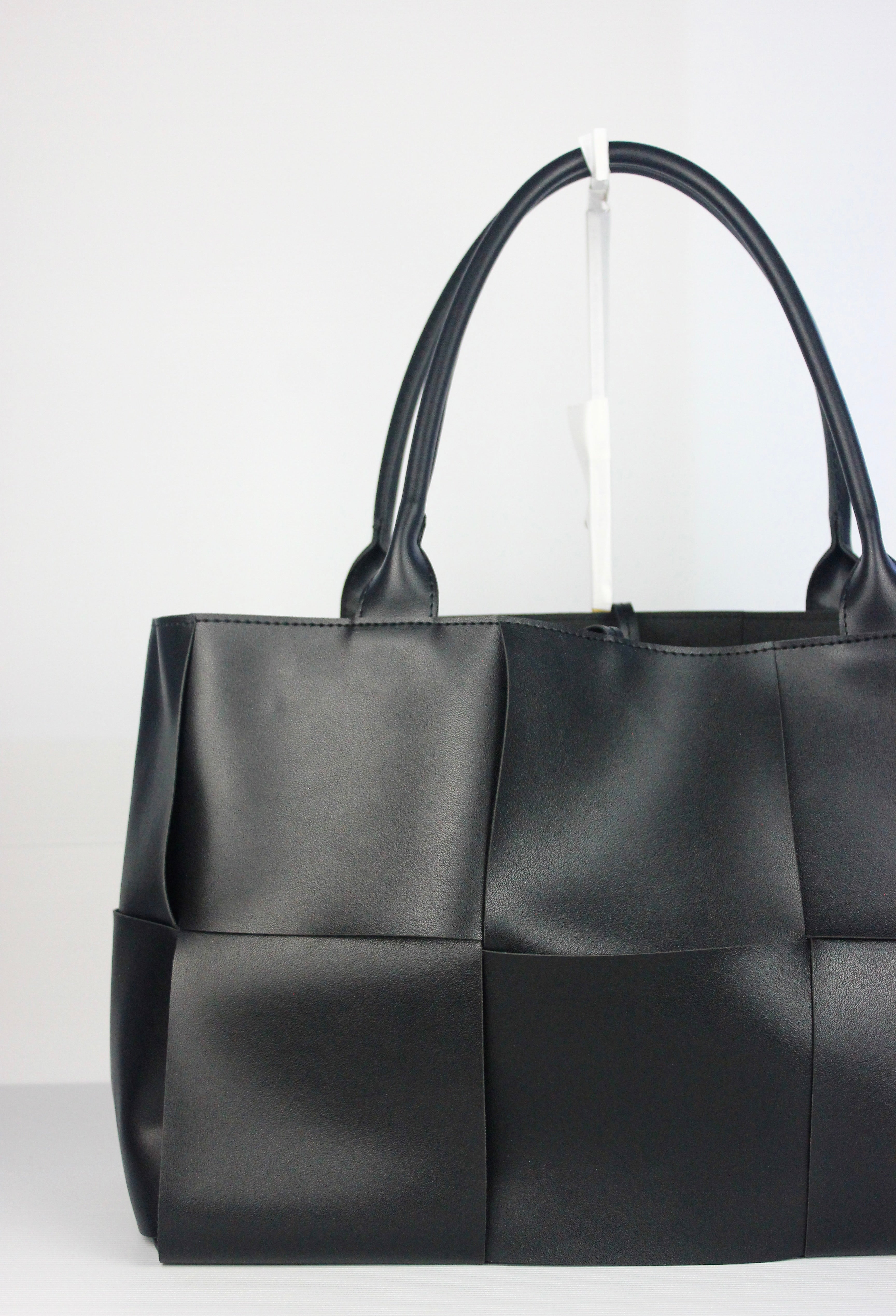 NEW! Iscah Tote Bag in Black
