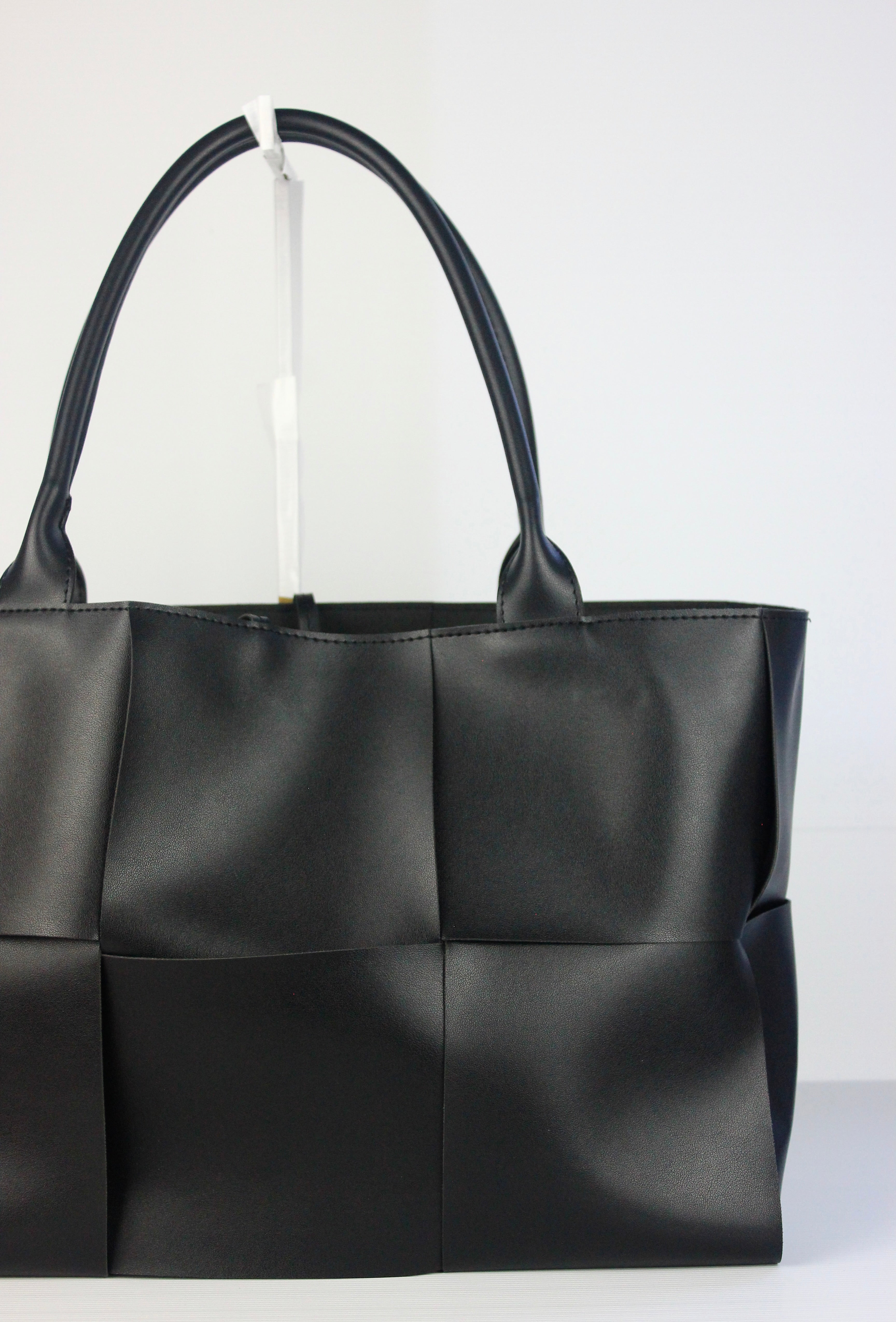 NEW! Iscah Tote Bag in Black