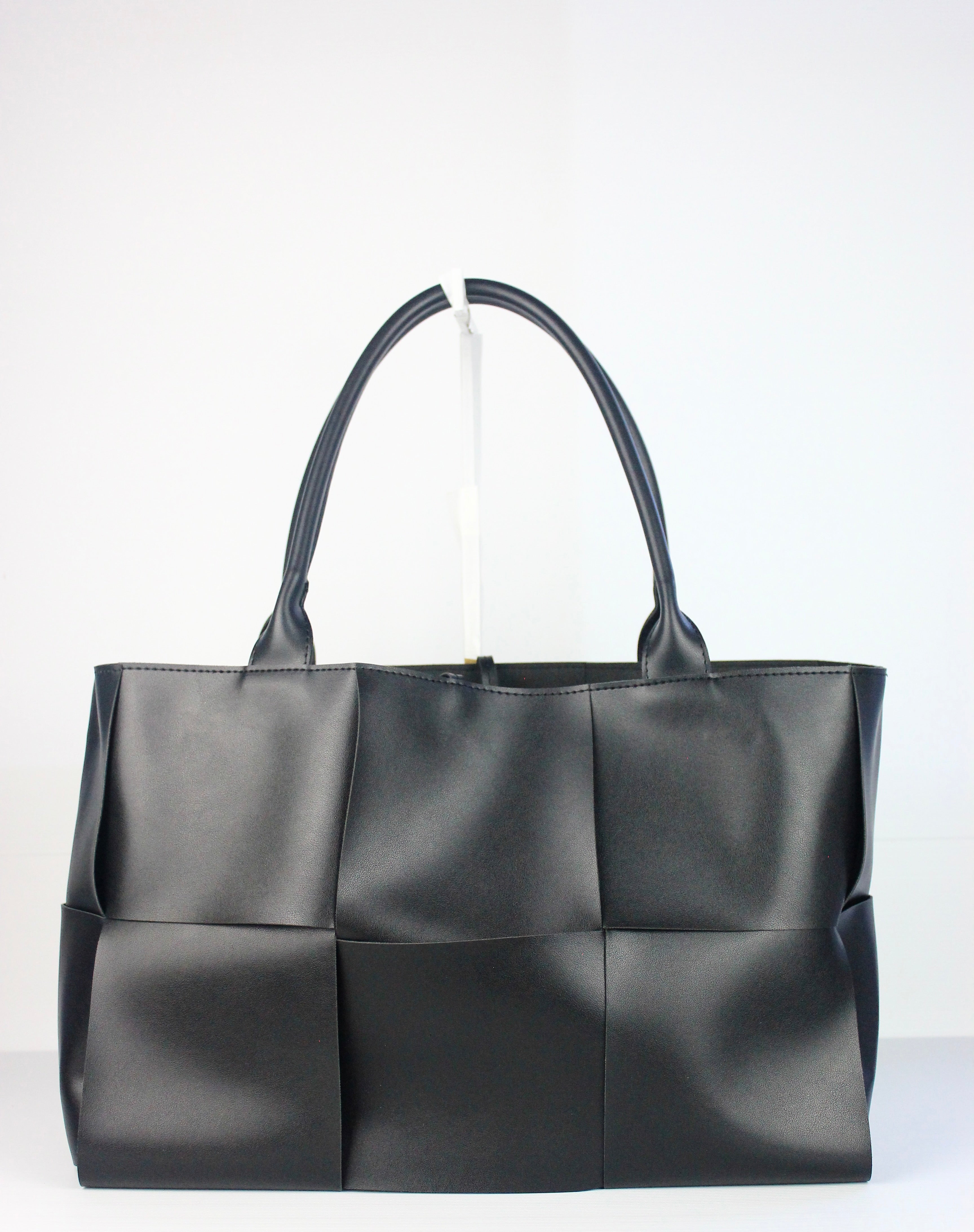 NEW! Iscah Tote Bag in Black