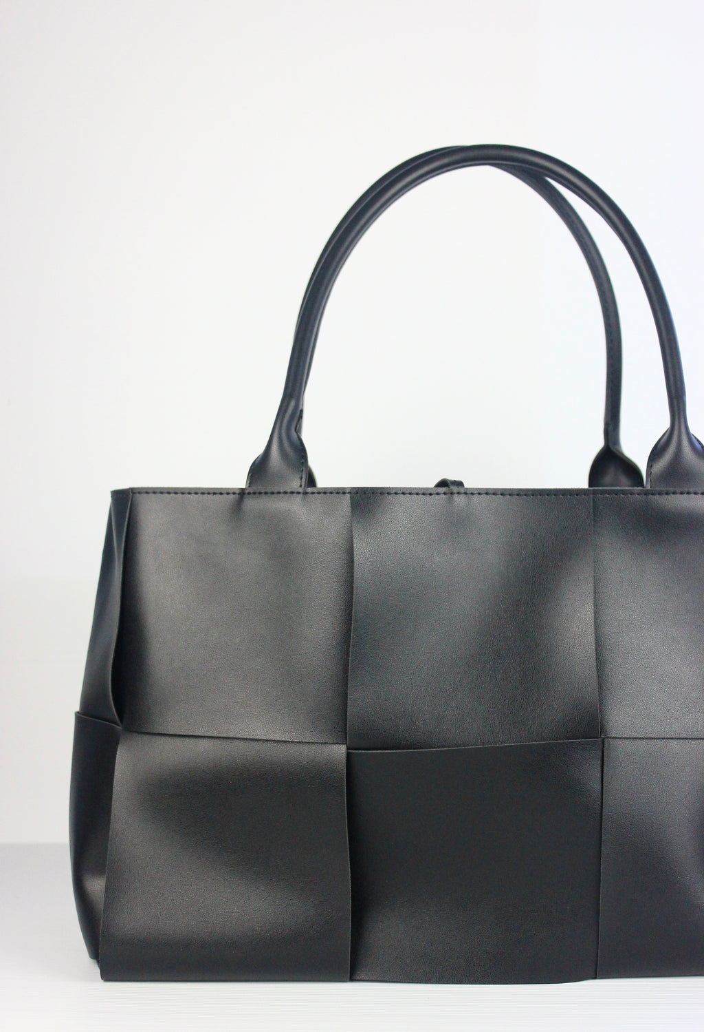 NEW! Iscah Tote Bag in Black
