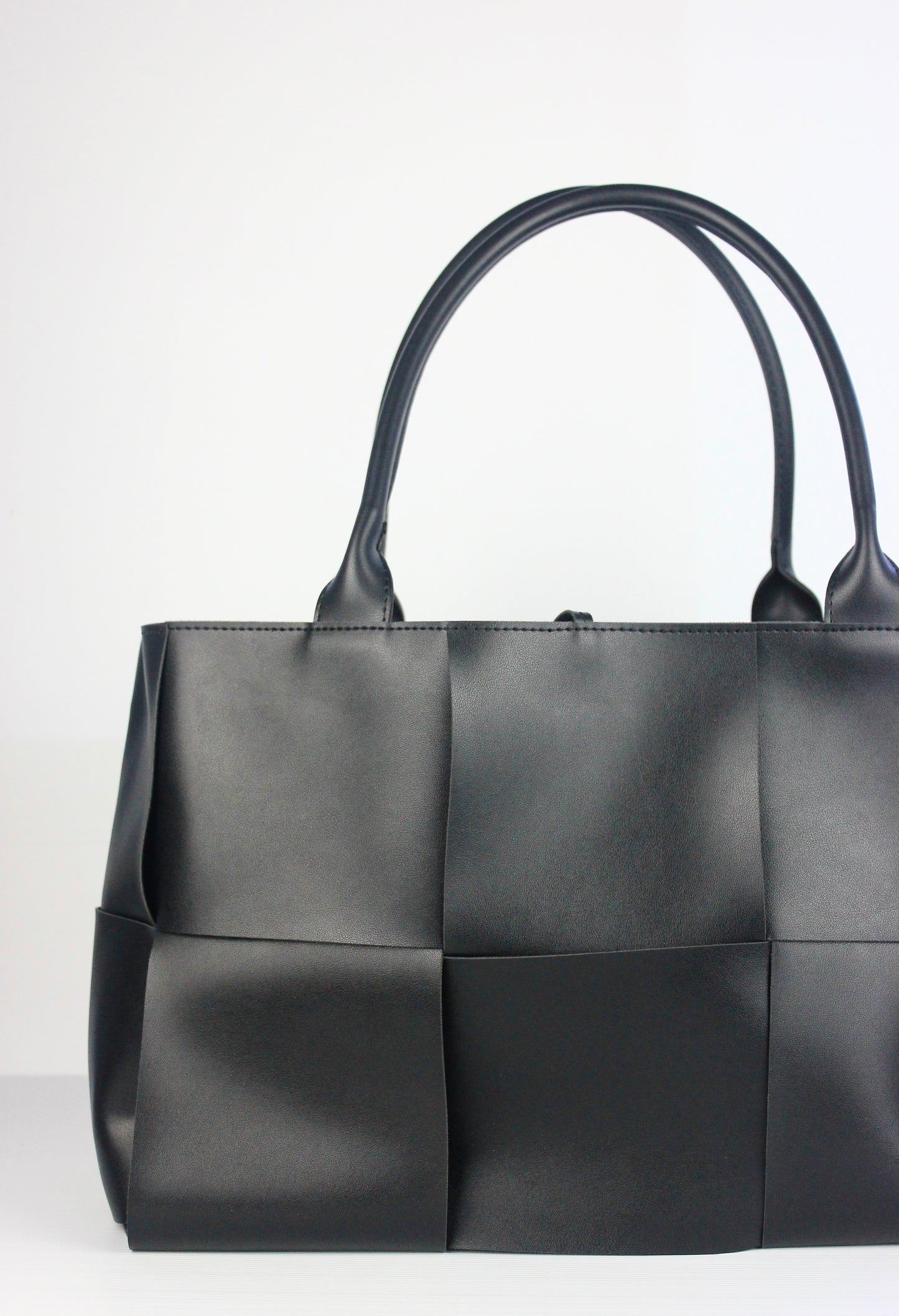 NEW! Iscah Tote Bag in Black