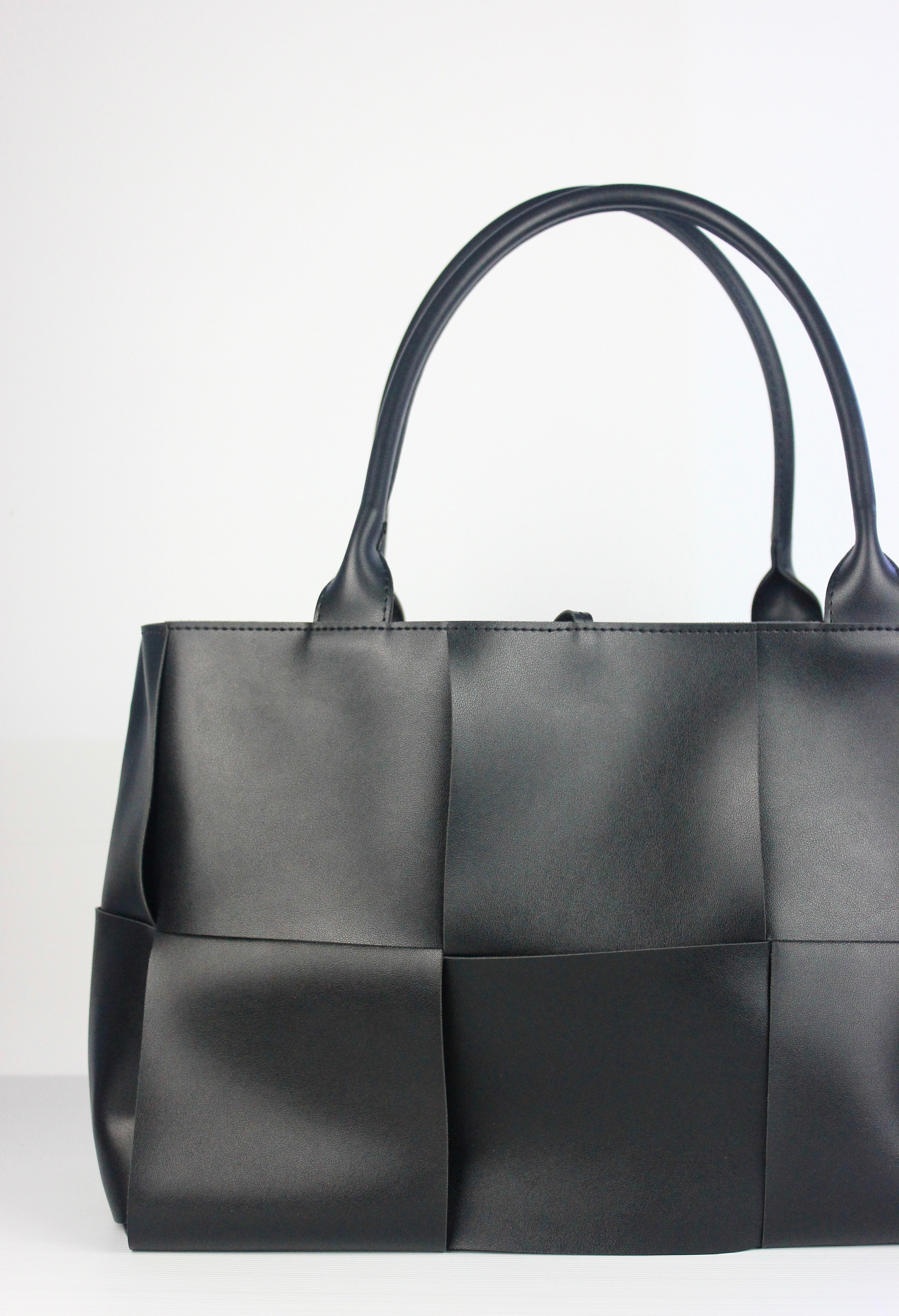 NEW! Iscah Tote Bag in Black