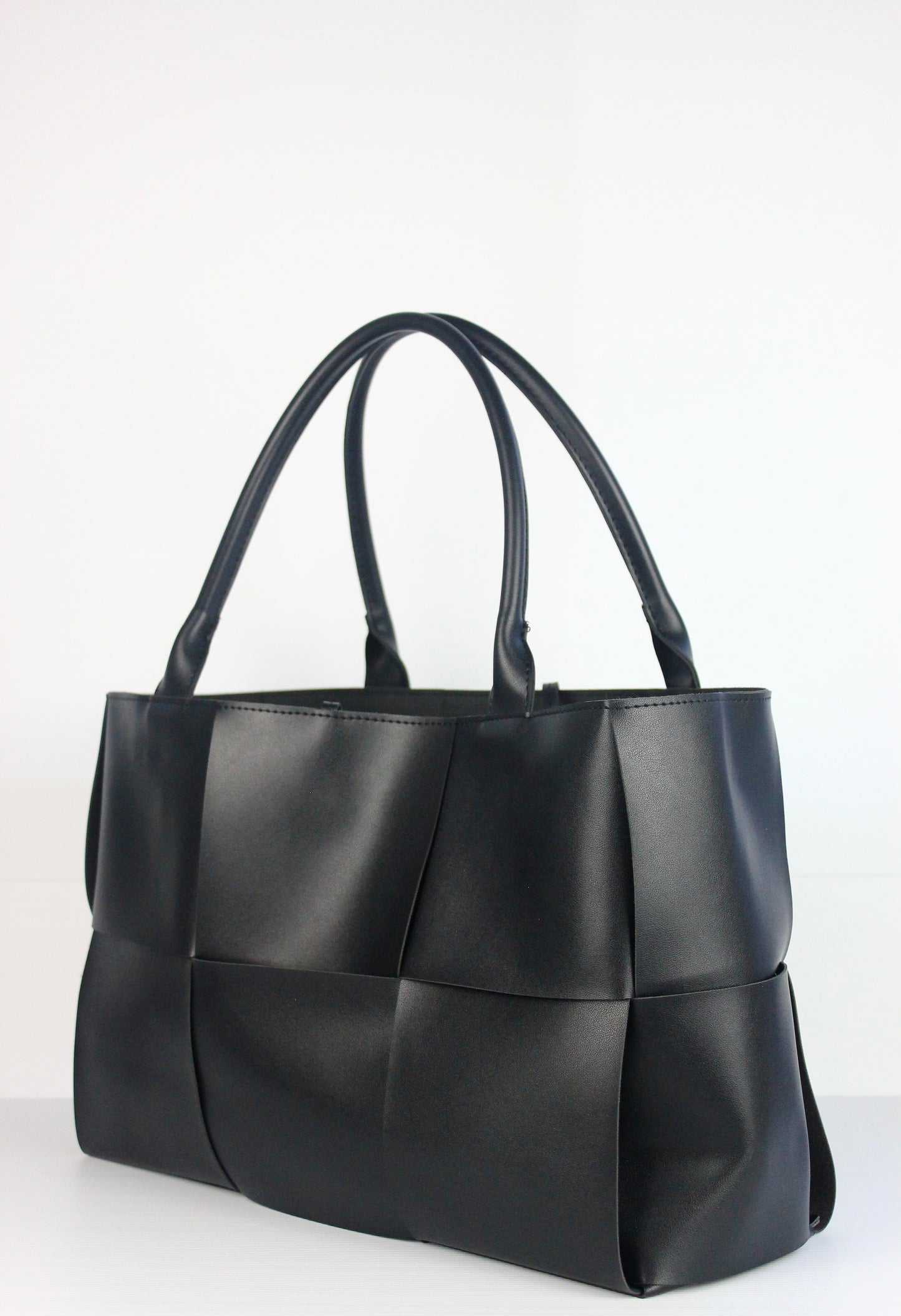 NEW! Iscah Tote Bag in Black