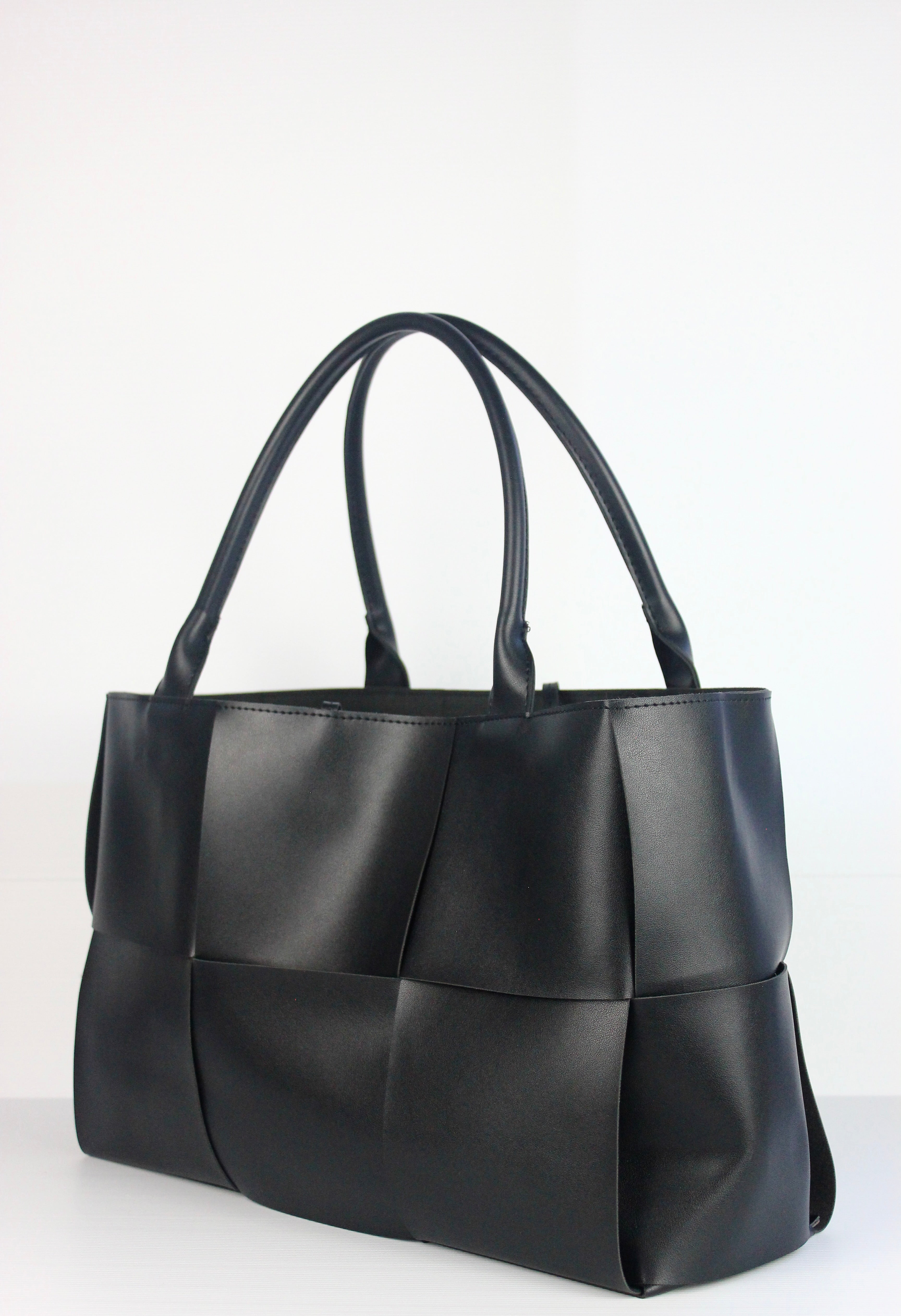 NEW! Iscah Tote Bag in Black
