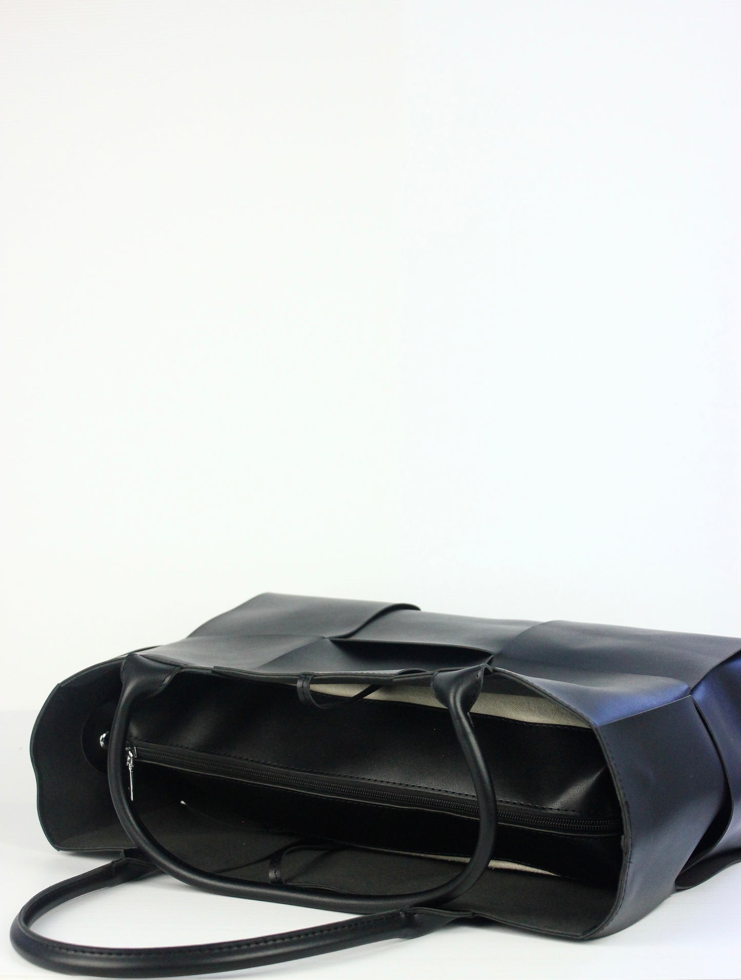 NEW! Iscah Tote Bag in Black