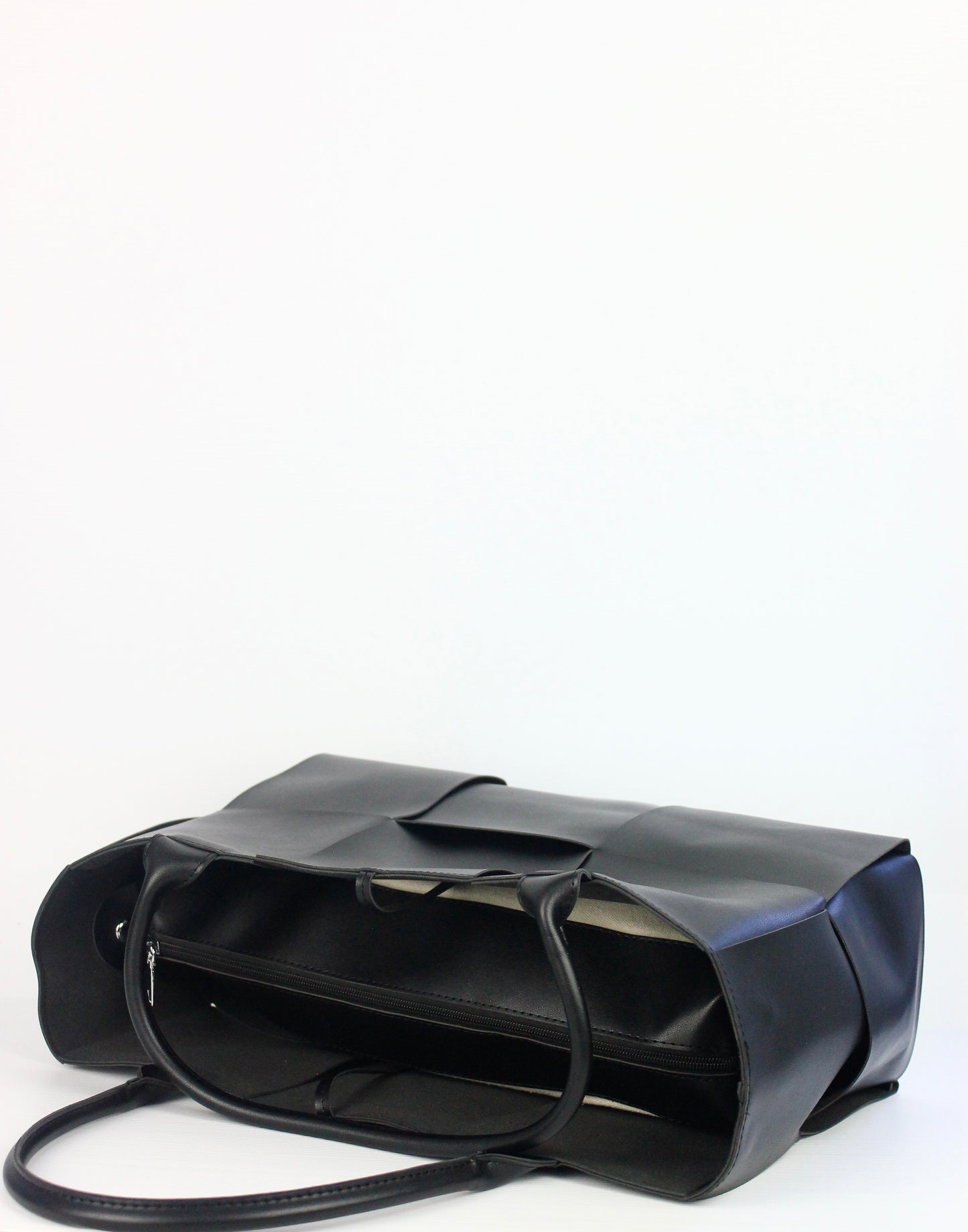 NEW! Iscah Tote Bag in Black